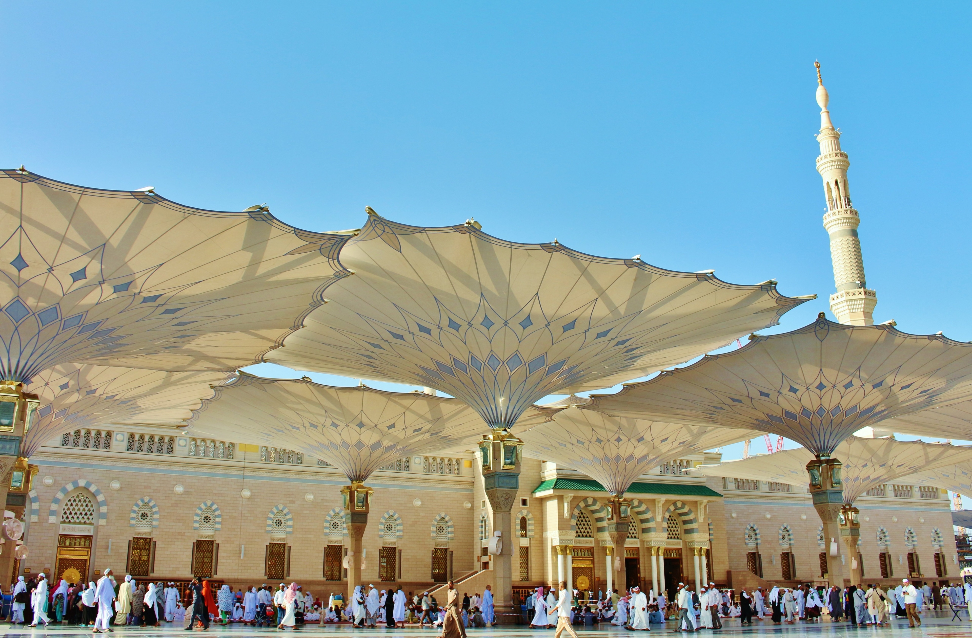 Masjid an-Nabawi courtyard with umbrellas